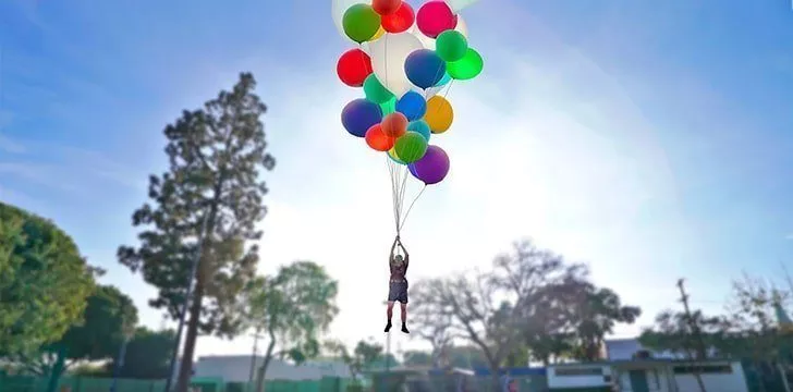 Сколько воздушных шаров нужно, чтобы поднять человека на воздух?  