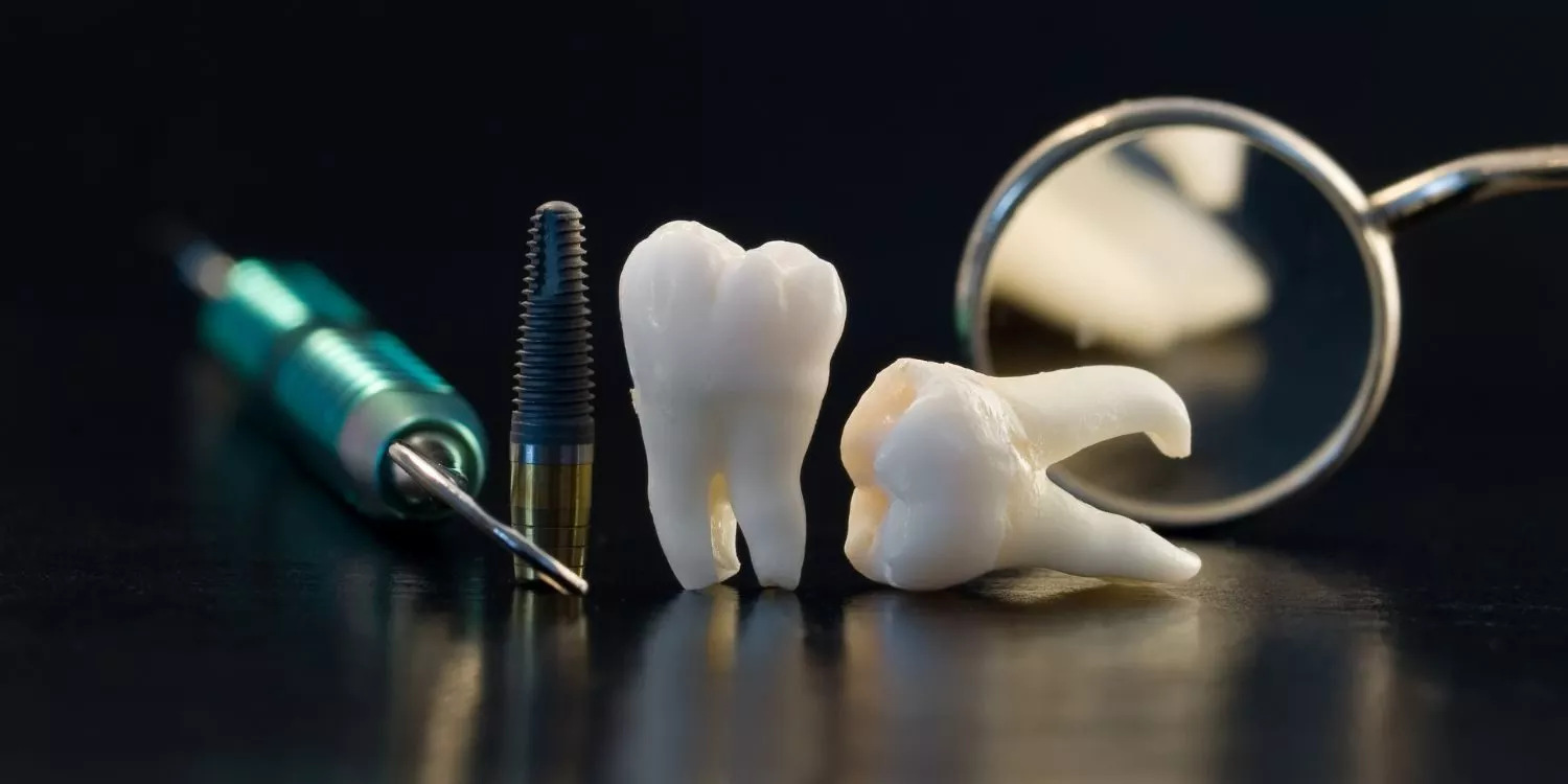 Зуба без рекламы. Стоматология фон. Стоматология баннер. Фоновое изображение для стоматологии. Зубы на черном фоне стоматология.